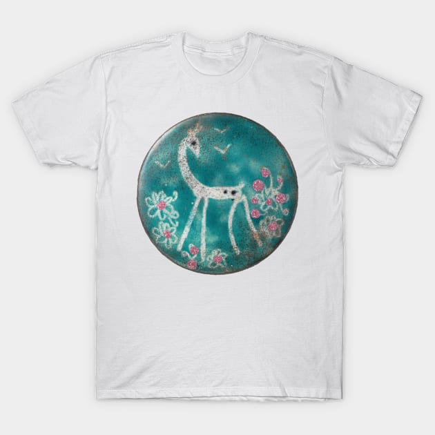 Round enamel brooch with retro hand-painted giraffe - vintage 1950s or 1960s art T-Shirt by retrografika